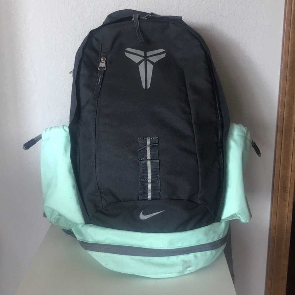 Nike Kobe backpack💜💛